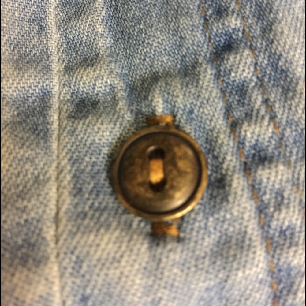 IN NEED OF - I’m looking for buttons like these